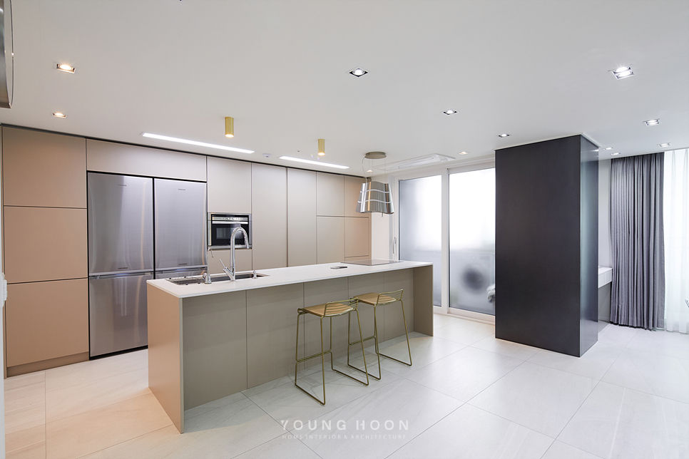 43PY 도곡렉슬 _ 수납공간으로 완성된 품격 있는 모던 아파트 인테리어, 영훈디자인 영훈디자인 現代廚房設計點子、靈感&圖片