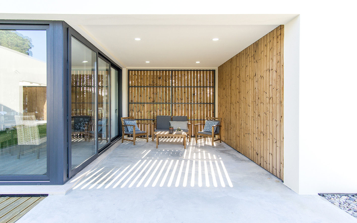 Casa Namu, [i]da arquitectos [i]da arquitectos Varandas, marquises e terraços modernos Madeira Acabamento em madeira