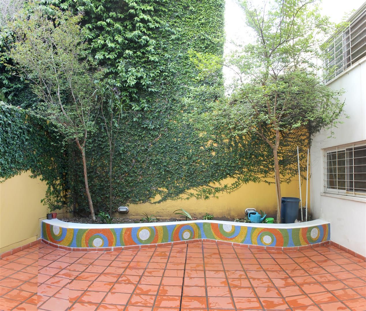 Cantero en Jardín Maternal, Compañía de Mosaicos Compañía de Mosaicos Vườn phong cách hiện đại