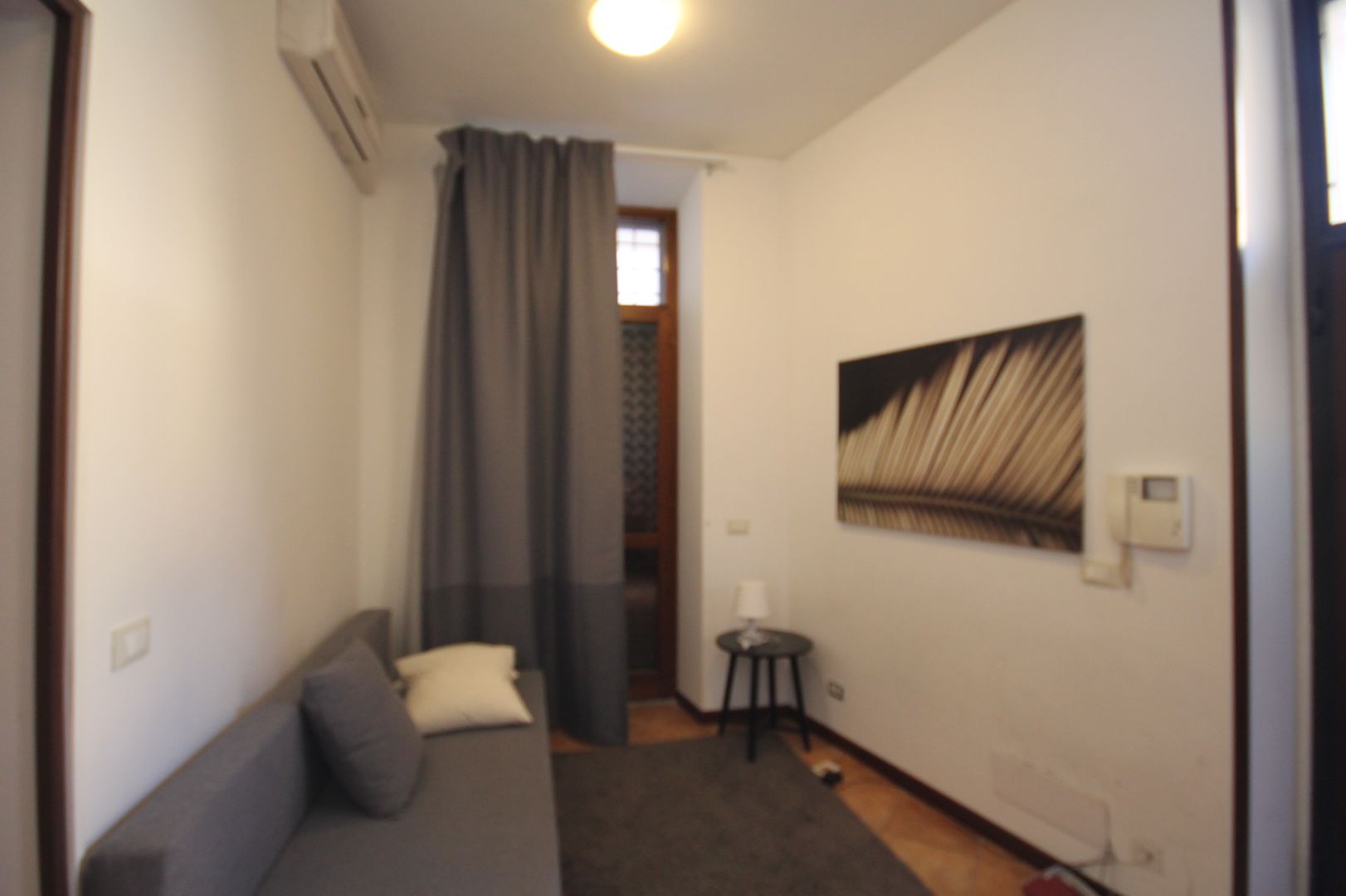 Relooking appartamento in Ghetto Ebraico a Roma, Creattiva Home ReDesigner - Consulente d'immagine immobiliare Creattiva Home ReDesigner - Consulente d'immagine immobiliare غرفة المعيشة