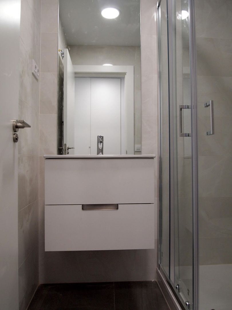 Reforma integral de oficina en Retiro, Reformmia Reformmia Modern style bathrooms