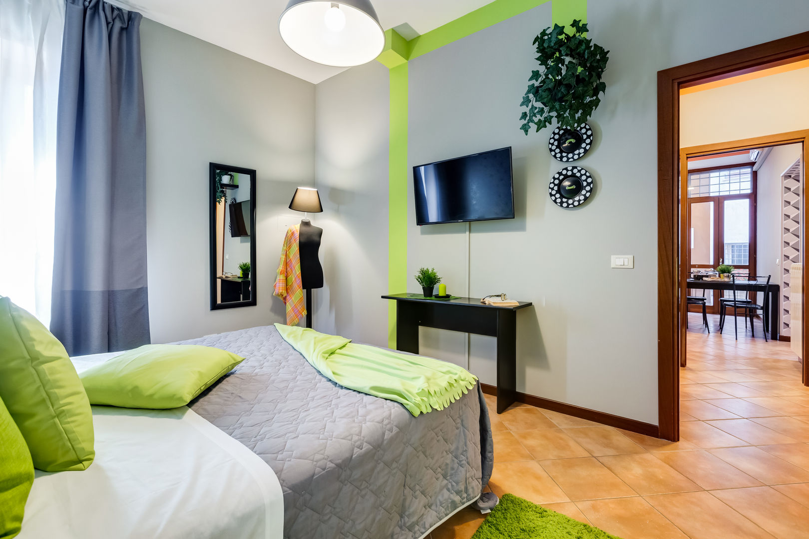 Relooking appartamento in Ghetto Ebraico a Roma, Creattiva Home ReDesigner - Consulente d'immagine immobiliare Creattiva Home ReDesigner - Consulente d'immagine immobiliare Modern Bedroom