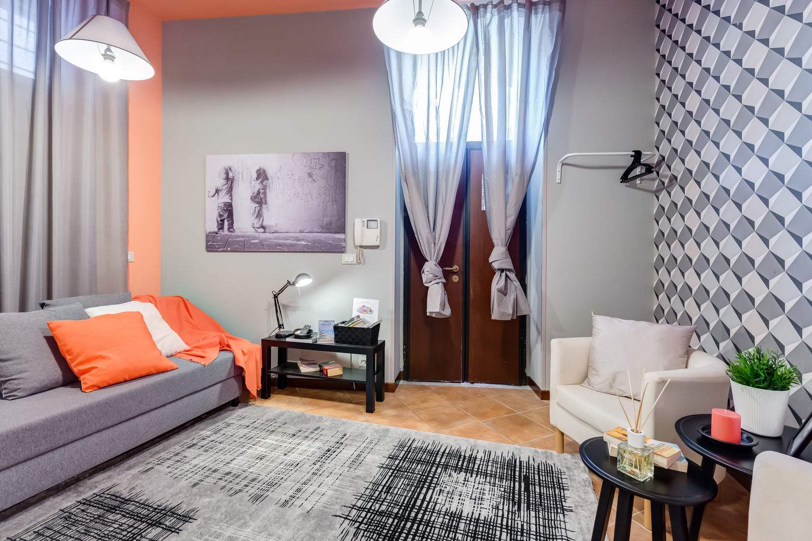 Relooking appartamento in Ghetto Ebraico a Roma, Creattiva Home ReDesigner - Consulente d'immagine immobiliare Creattiva Home ReDesigner - Consulente d'immagine immobiliare غرفة المعيشة