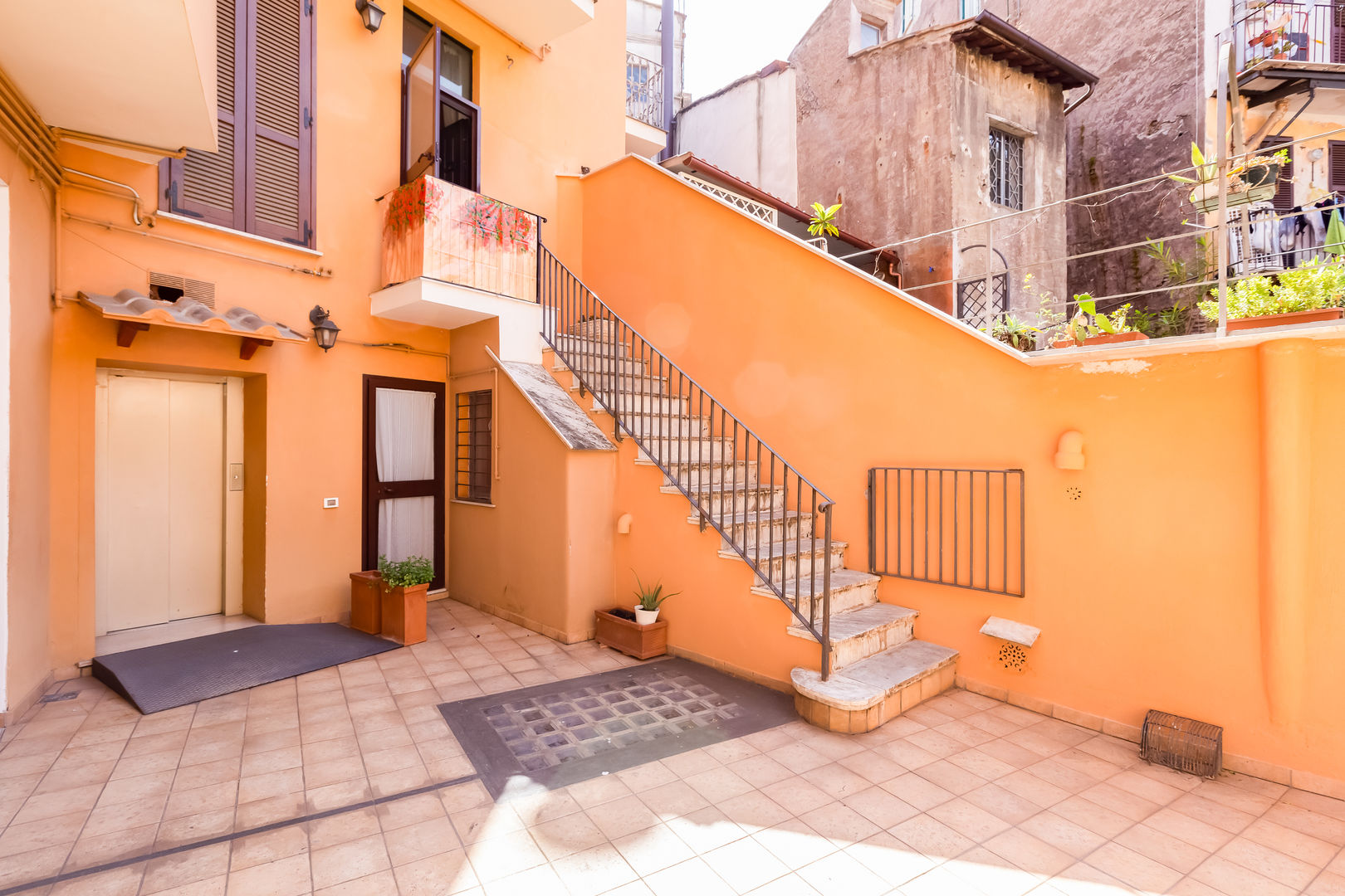 Relooking appartamento in Ghetto Ebraico a Roma, Creattiva Home ReDesigner - Consulente d'immagine immobiliare Creattiva Home ReDesigner - Consulente d'immagine immobiliare منازل