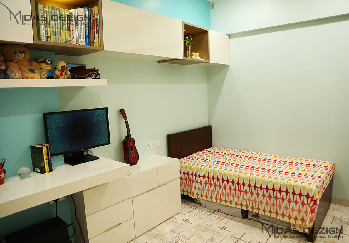 Kids Study table homify Small bedroom