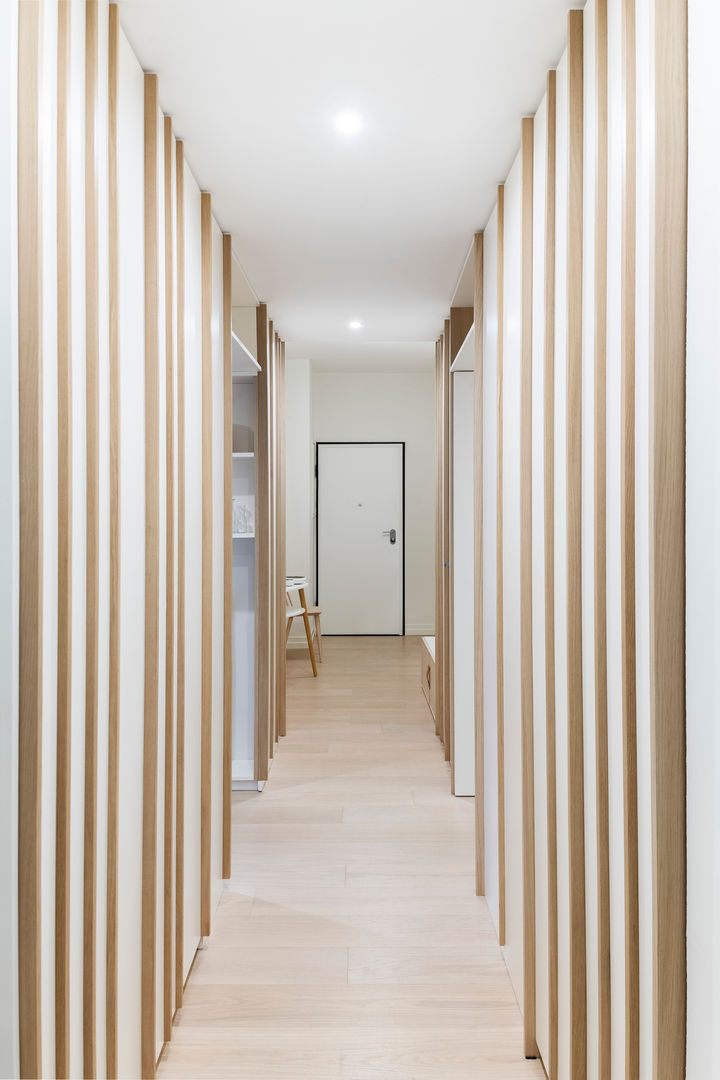 homify Pasillos, vestíbulos y escaleras de estilo escandinavo Madera Acabado en madera