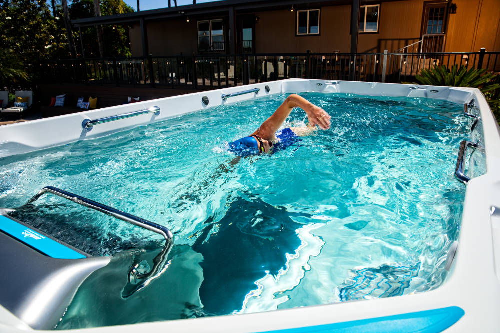 Swim Spa Test SPA Deluxe GmbH - Whirlpools in Senden Moderner Garten Schwimmen,Pool,Swim Spa,Garten,Wassersport
