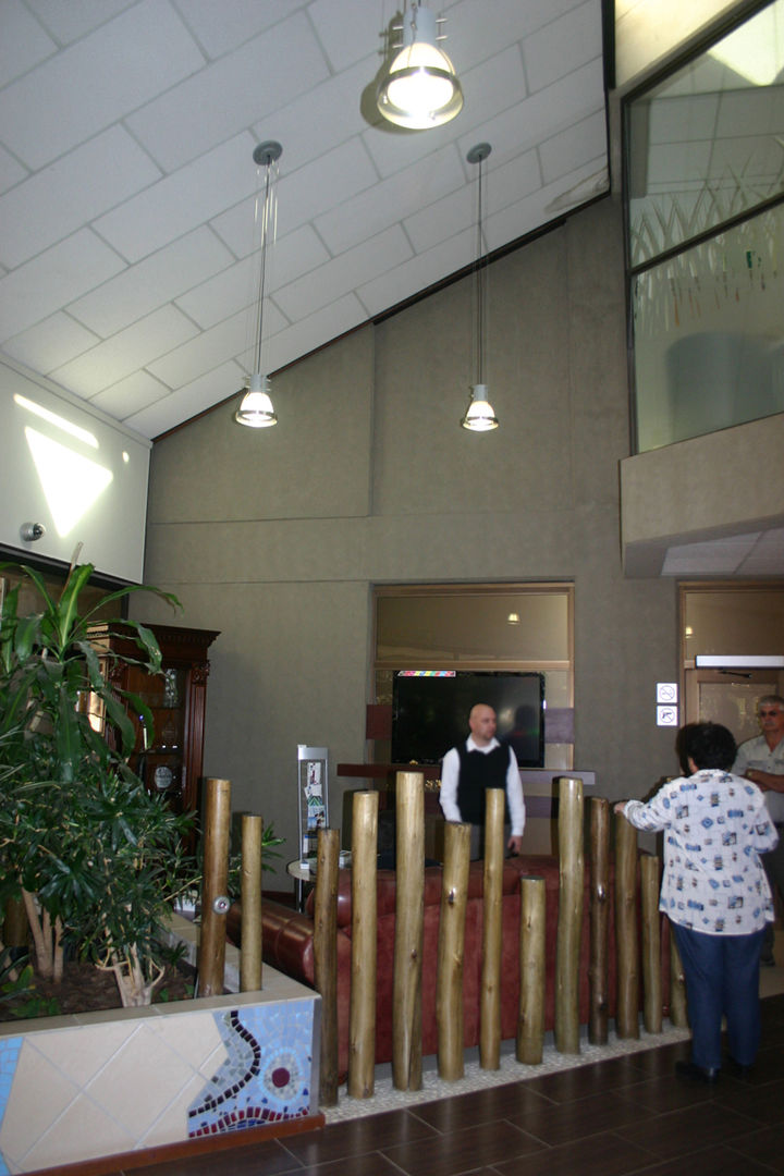 Before. Outdated waiting area. Nuclei Lifestyle Design Commercial spaces Office buildings