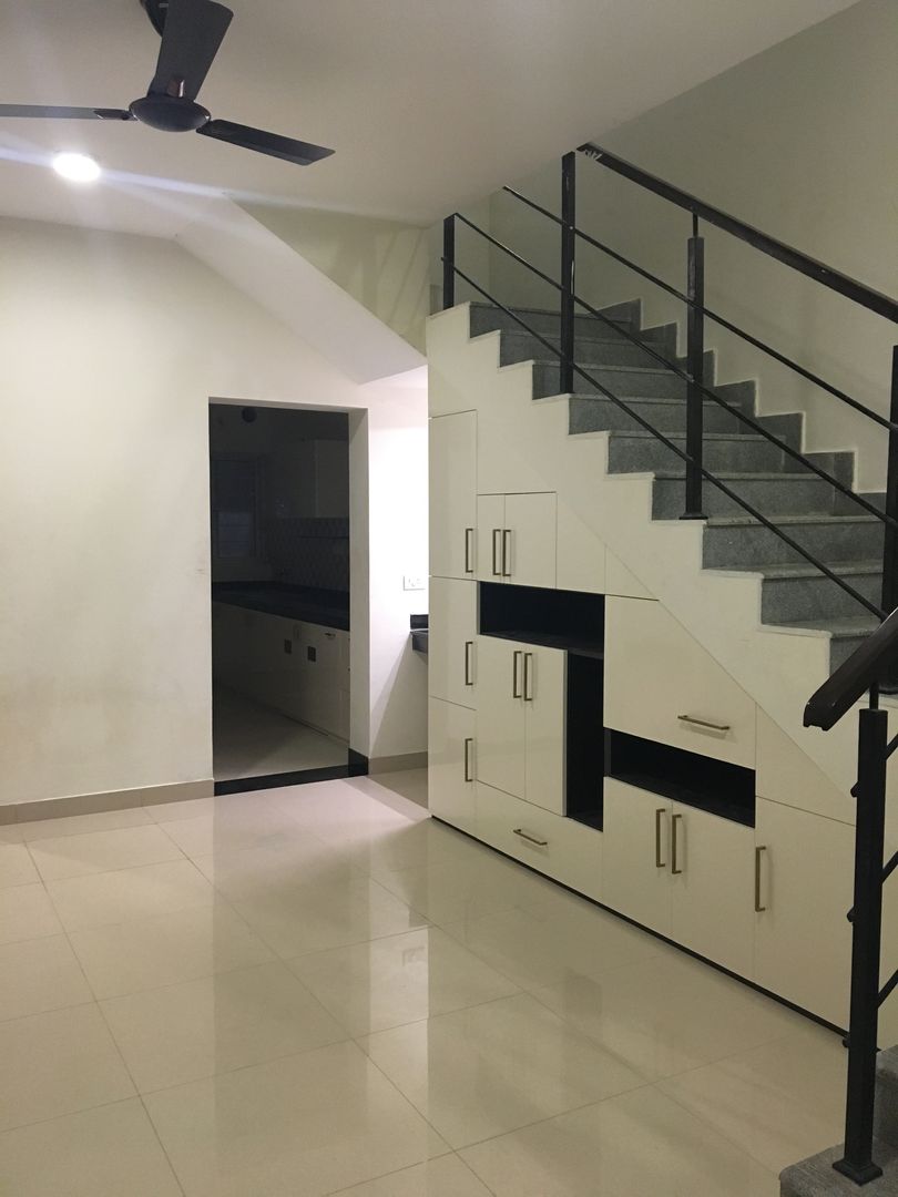 DINING CABINET BENEATH THE STAIRS homify Moderne Esszimmer