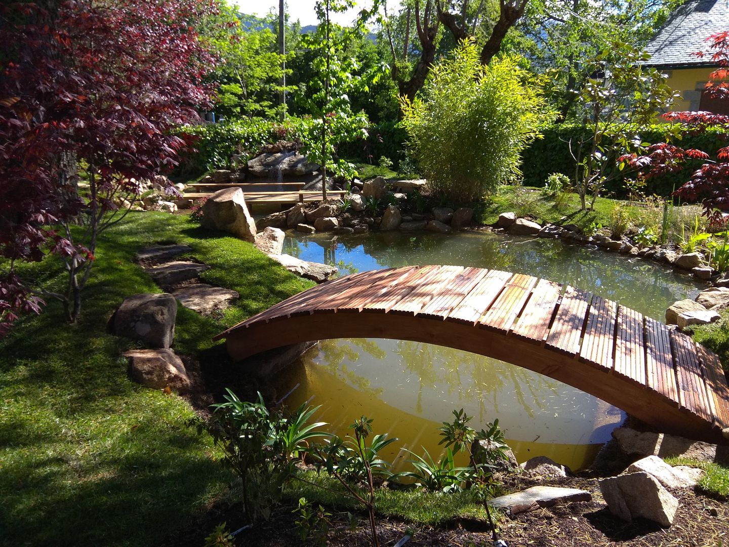 Jardin japones con estanque, Jardines Japoneses -- Estudio de Paisajismo Jardines Japoneses -- Estudio de Paisajismo Ogród zen