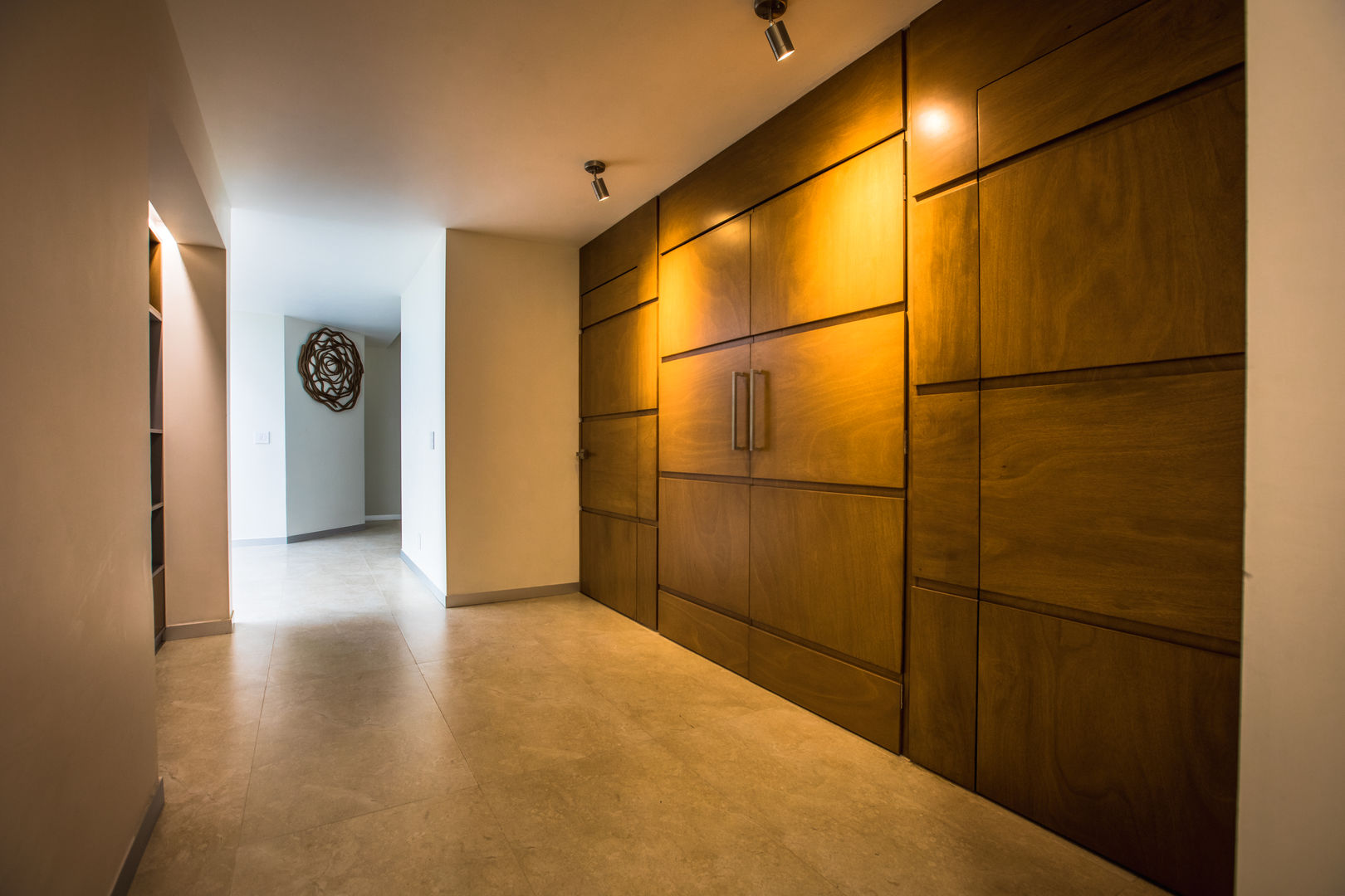 Residencia Fuentes, Almadera Almadera Wooden doors Wood Wood effect