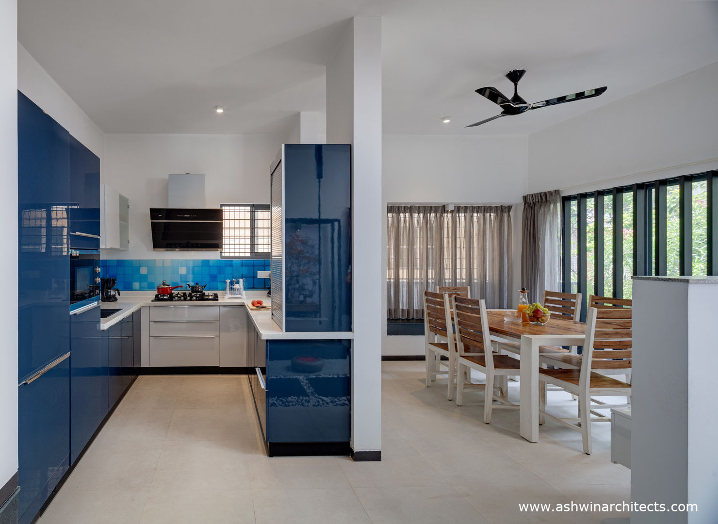 Project: Tree By The House - Interior Design - Kitchen Ashwin Architects In Bangalore Modern kitchen