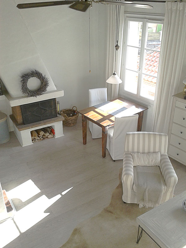 Ferienwohnung in Frankreich CreaDeco Wohnzimmer im Landhausstil Holz Holznachbildung Home Staging