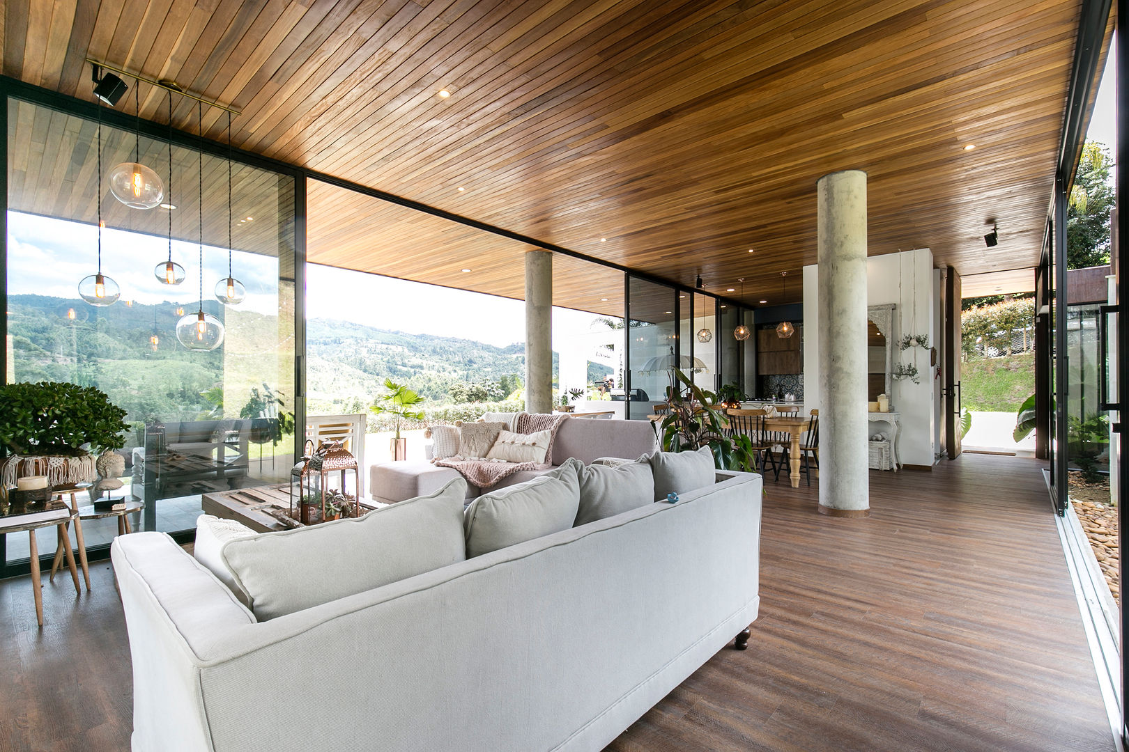 CASA ENTREMUROS, BASSICO ARQUITECTOS BASSICO ARQUITECTOS Modern living room Wood Wood effect