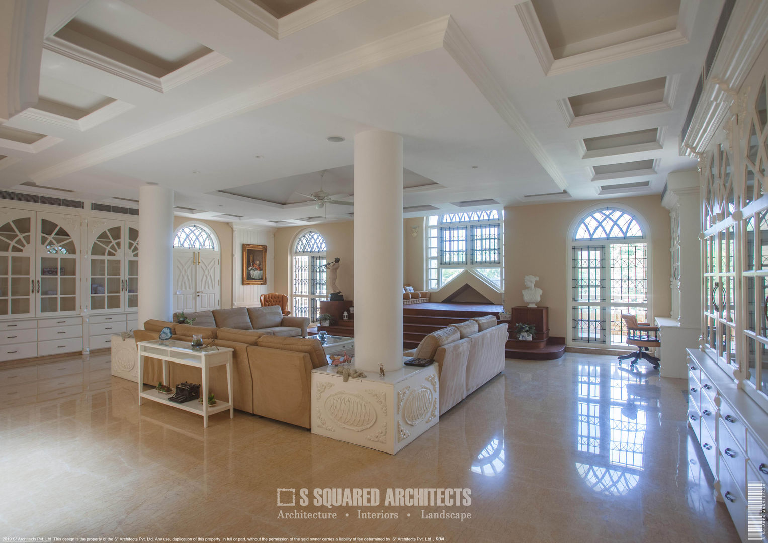 The 'Golden Hue' Residence , S Squared Architects Pvt Ltd. S Squared Architects Pvt Ltd. Colonial style study/office Wood White