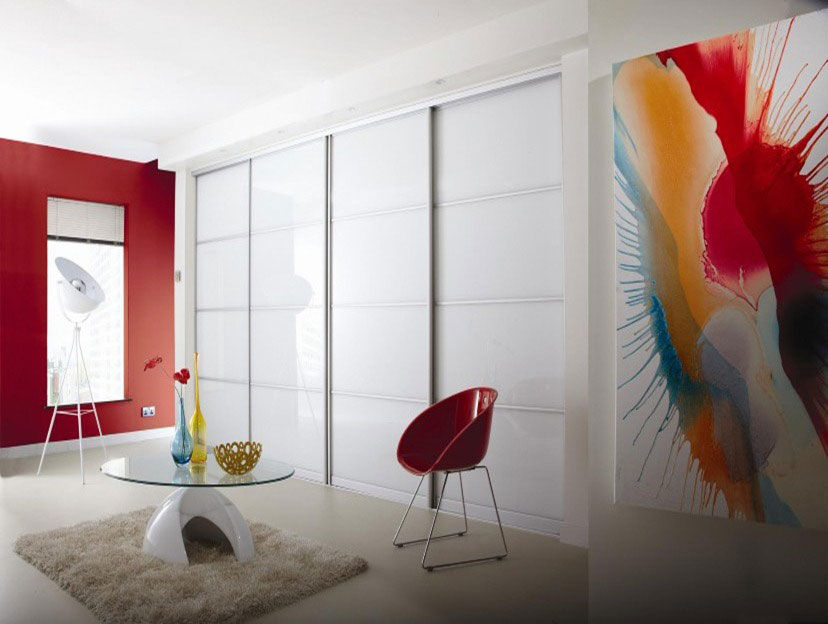 Pure White Sliding Door Wardrobes London Metro Wardrobes London Спальня в стиле модерн Шкафы для одежды и комоды