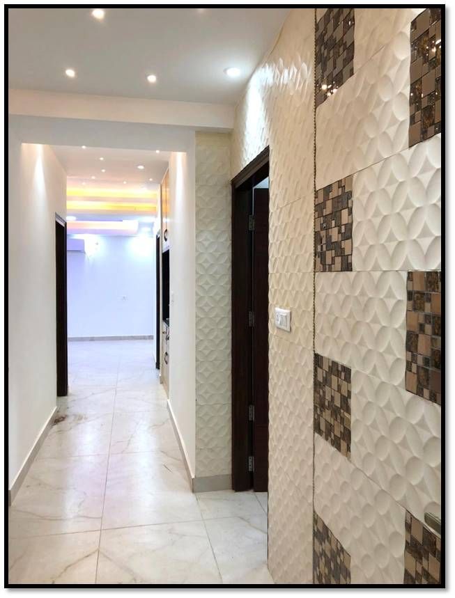 Modern Renovation of a 3BHK Residence - Ghaziabad, Ecoinch Services Private Limited Ecoinch Services Private Limited الممر الحديث، المدخل و الدرج