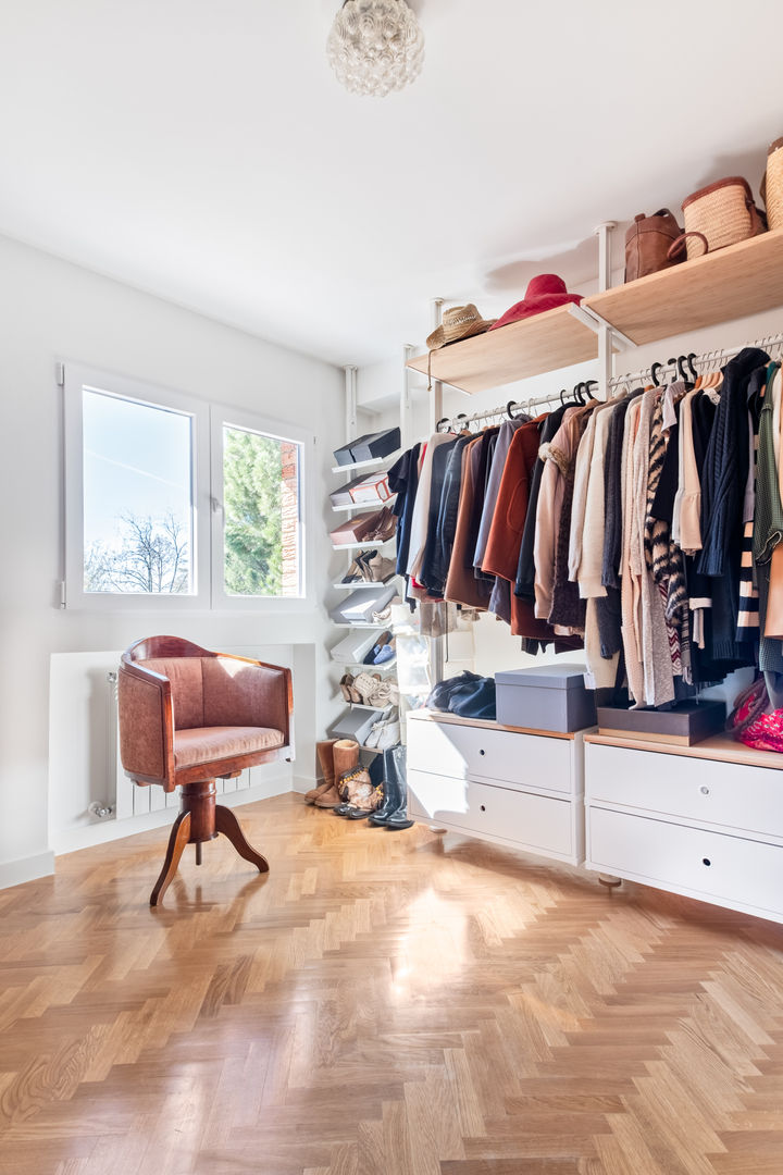 Vestidor de la Habitación principal Arquigestiona Reformas S.L. Closets de estilo moderno