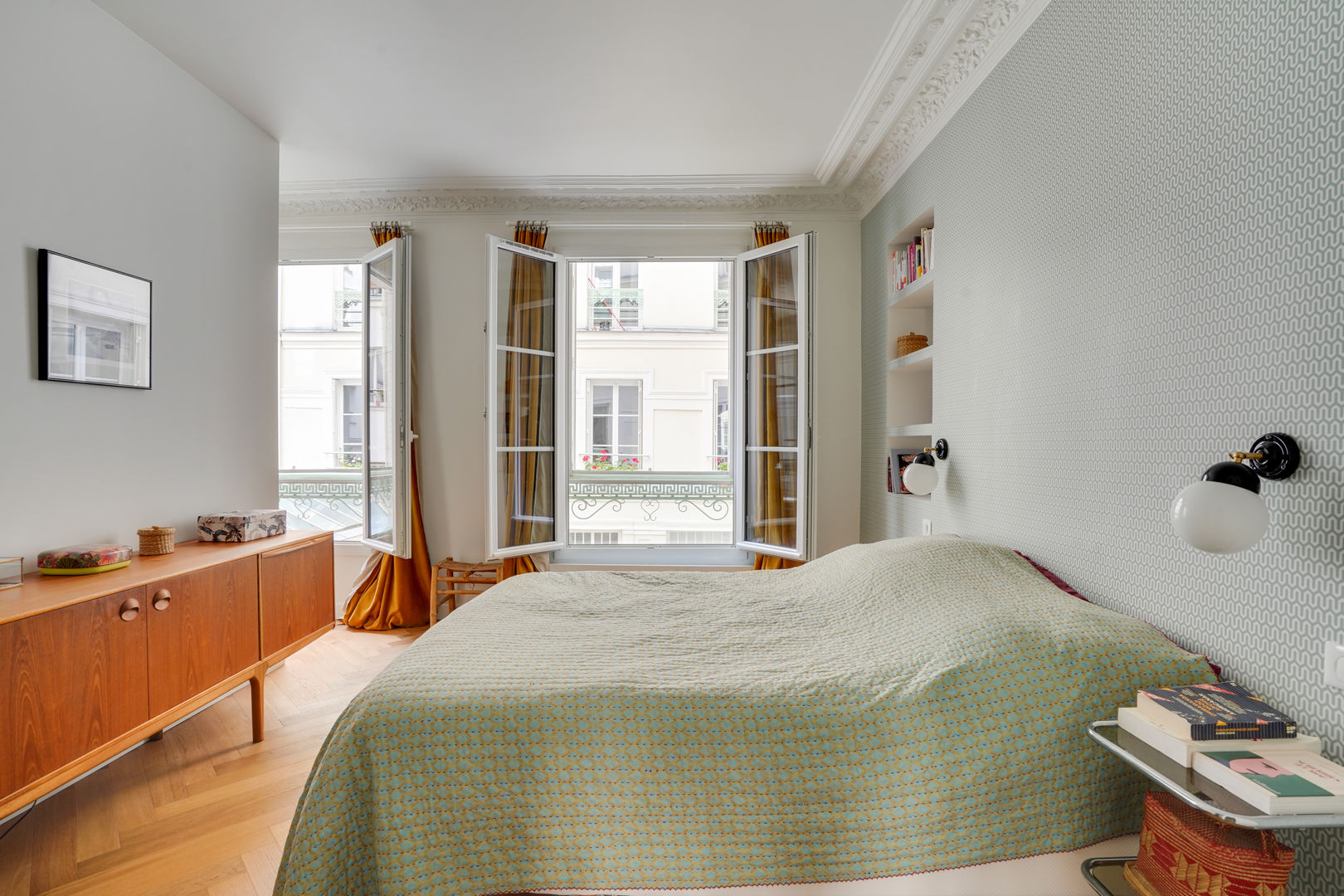 Appartement familial- Paris Hauteville, Agence Karine Perez Agence Karine Perez Small bedroom