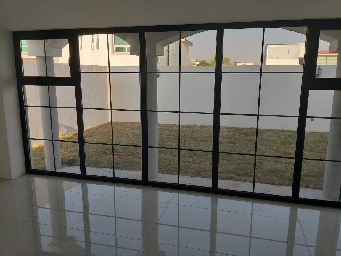 Ventana de PVC Tecnología Alemana, Aislante de Ruido, Aislante de Calor o Frío, Seguras. homify Puertas y ventanas modernas Plástico Ventanas,PVC,Ventanas de PVC,Ventanas Alemanas,Ventanas Térmicas,Ventanas Acústicas,Ventanas Seguras,Ventanas Modernas,Ventanas Anti Ruido,Doble Cristal,Doble Vidrio,DuoVent,Ventanas