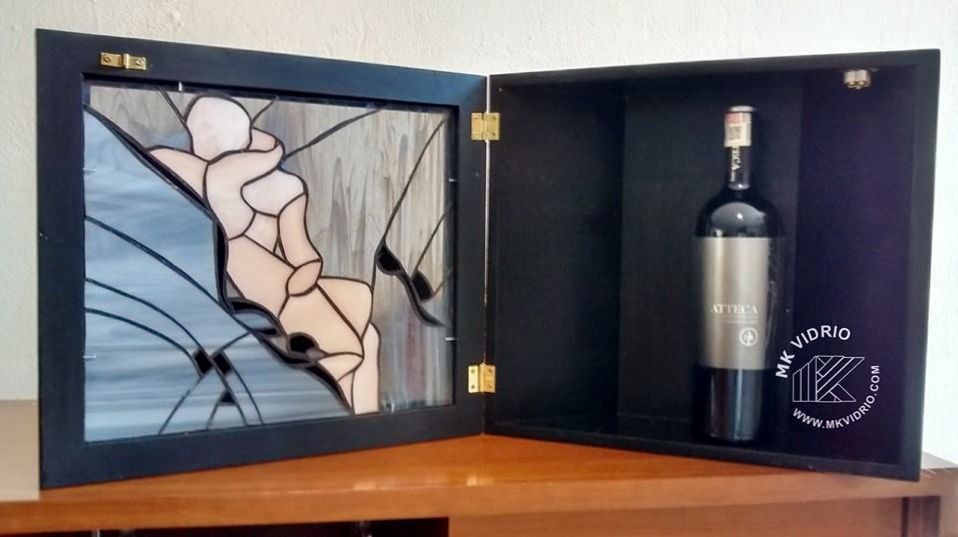 Caja para vino AMANTES homify Otros espacios Vidrio Cuadros y pinturas