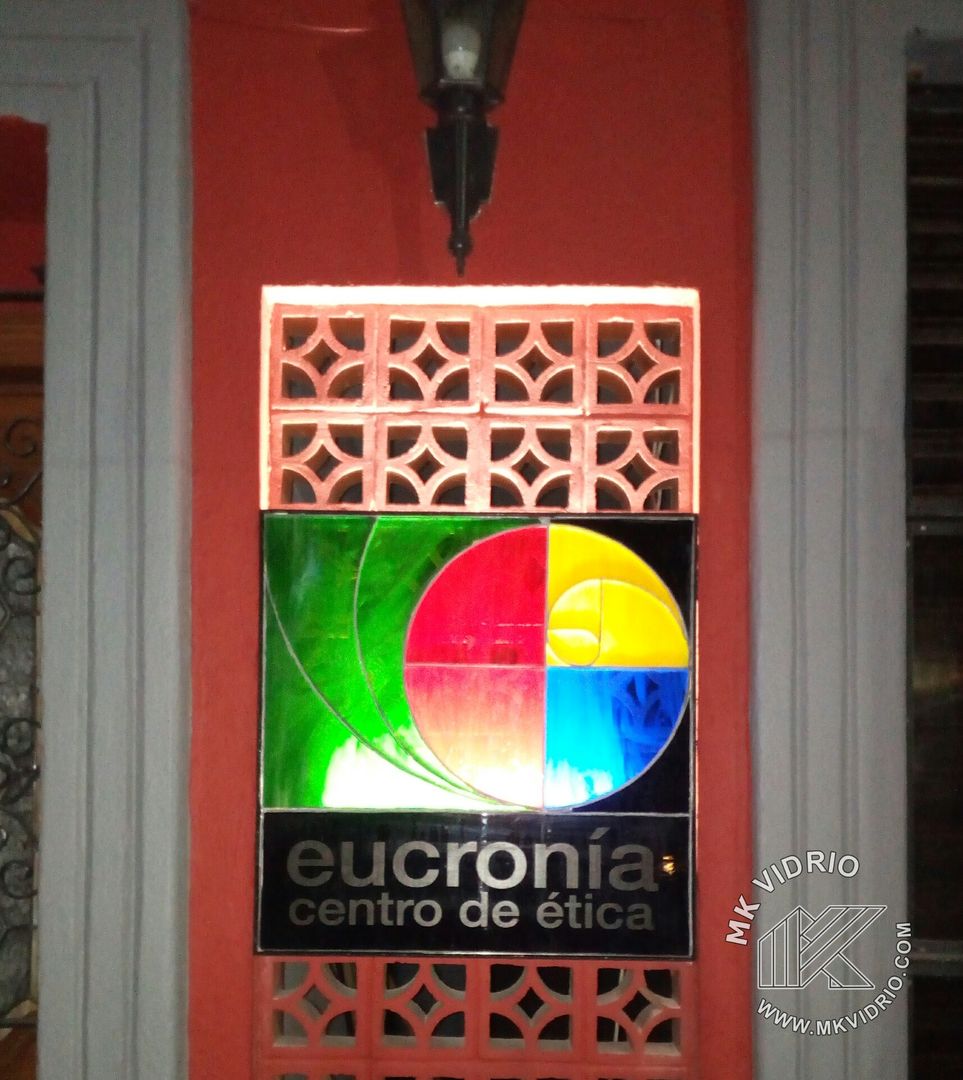 Logo EUCRONIA centro de etica y orientación MKVidrio Espacios comerciales Vidrio logo en vidrio,EUCRONIA,imagen en vidrio,anuncio en vidrio,luz y color,Oficinas y tiendas