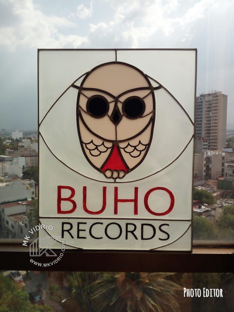 Logo BUHO Records MKVidrio Espacios comerciales Vidrio logo en vidrio,BUHO RECORDS,imagen en vidrio,anuncio en vidrio,luz y color,Oficinas y tiendas