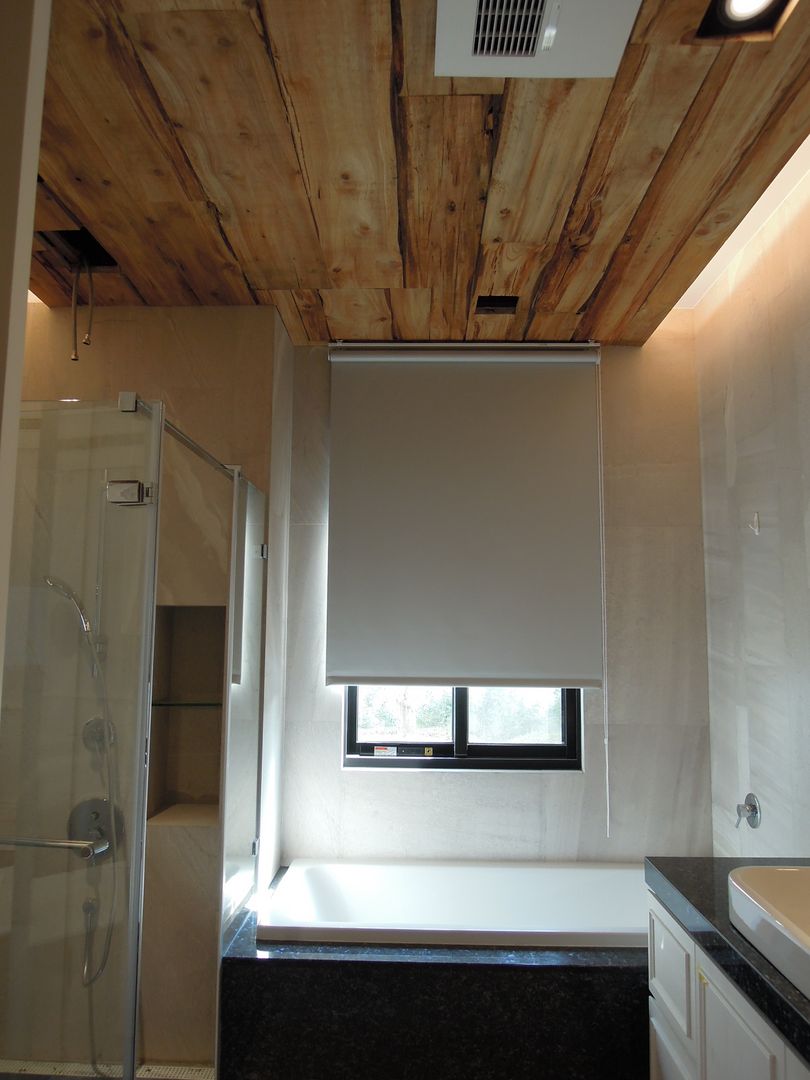 主臥衛浴 houseda Country style bathroom Tiles