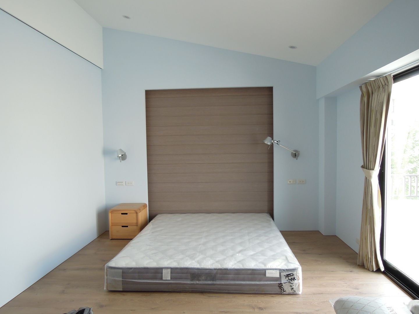 男孩房 houseda Small bedroom Concrete