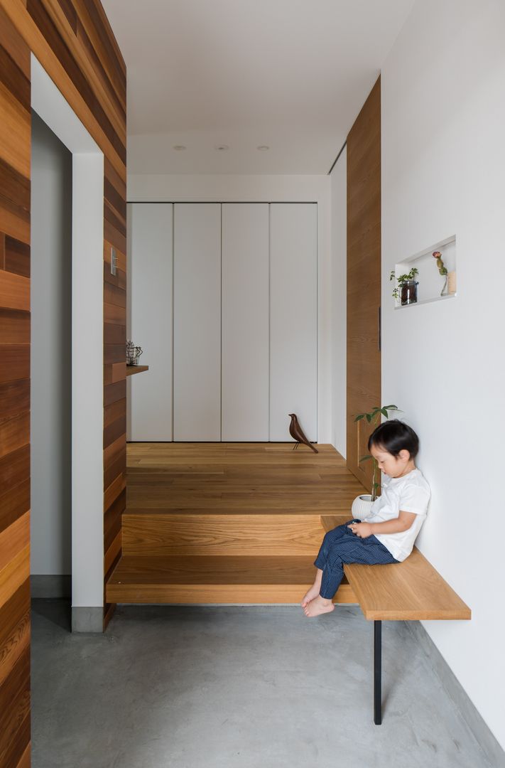 kamikasa house, ALTS DESIGN OFFICE ALTS DESIGN OFFICE Modern Koridor, Hol & Merdivenler