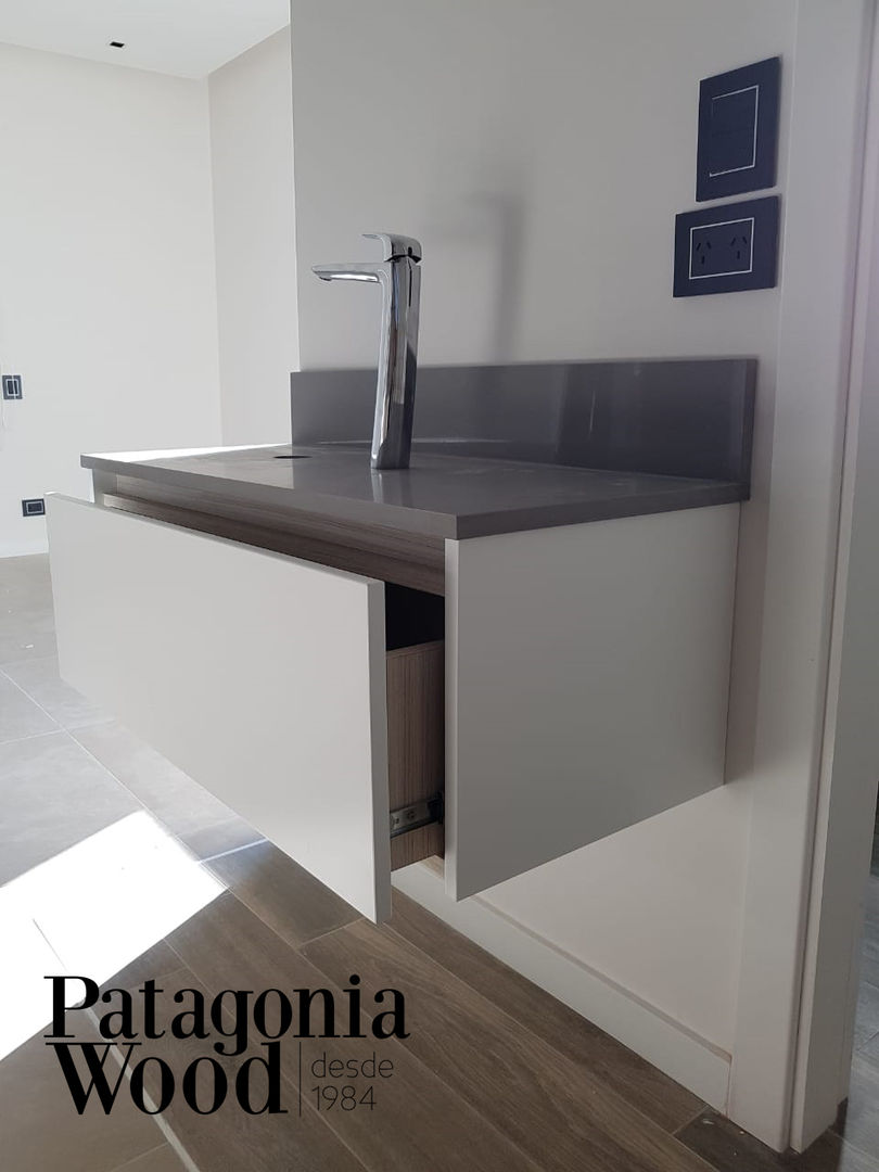 VANITORYS, Patagonia wood Patagonia wood Modern bathroom Engineered Wood Transparent Sinks
