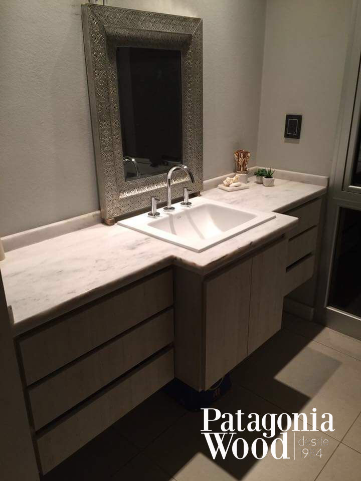 VANITORYS, Patagonia wood Patagonia wood Modern bathroom Engineered Wood Transparent Sinks