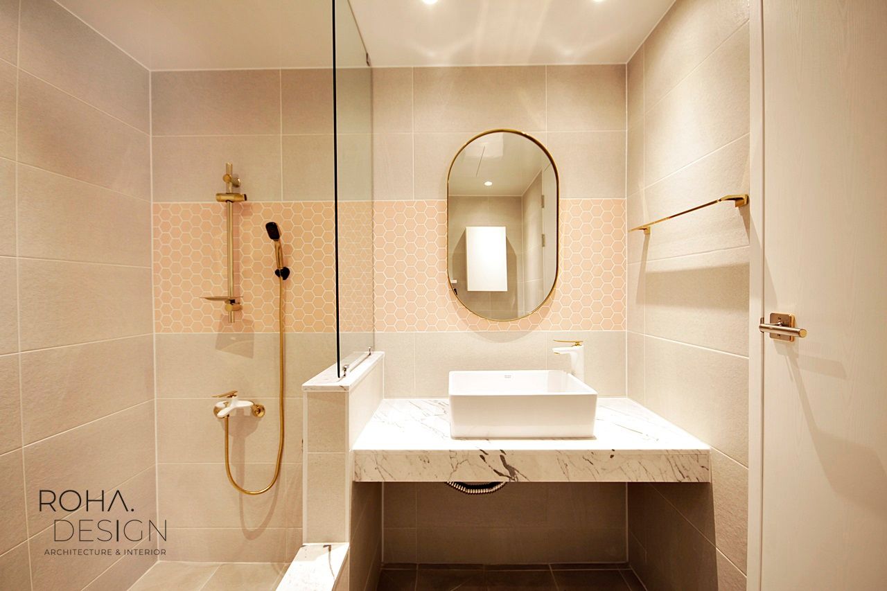 기본에 충실한 마이너스 옵션 인테리어, 로하디자인 로하디자인 Modern bathroom