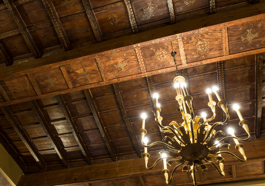 Wooden Ceiling Decoration ARTE DELL'ABITARE Salones de estilo clásico Accesorios y decoración