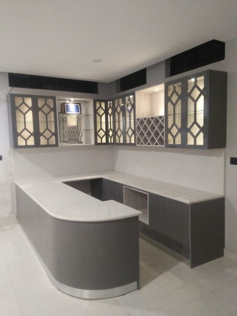 Basement at Noida, Grey-Woods Grey-Woods غرفة المعيشة كوارتز Accessories & decoration