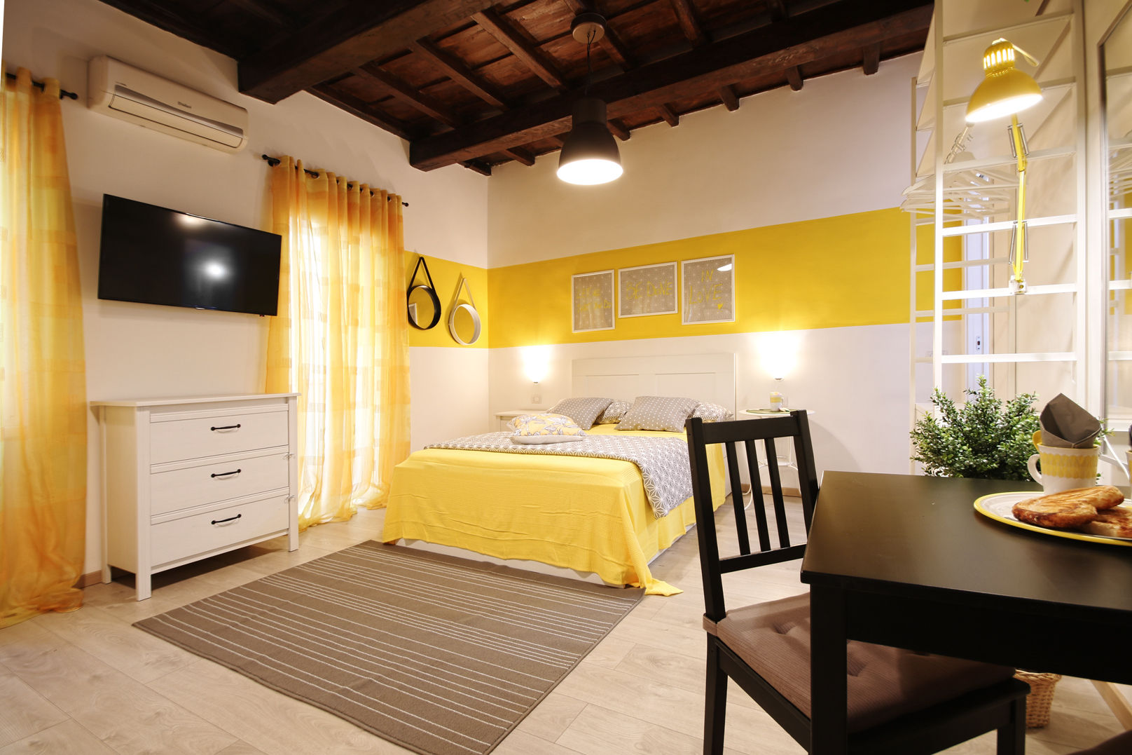 Relooking Appartamento in Quartiere Monti, Roma, Creattiva Home ReDesigner - Consulente d'immagine immobiliare Creattiva Home ReDesigner - Consulente d'immagine immobiliare Habitaciones modernas