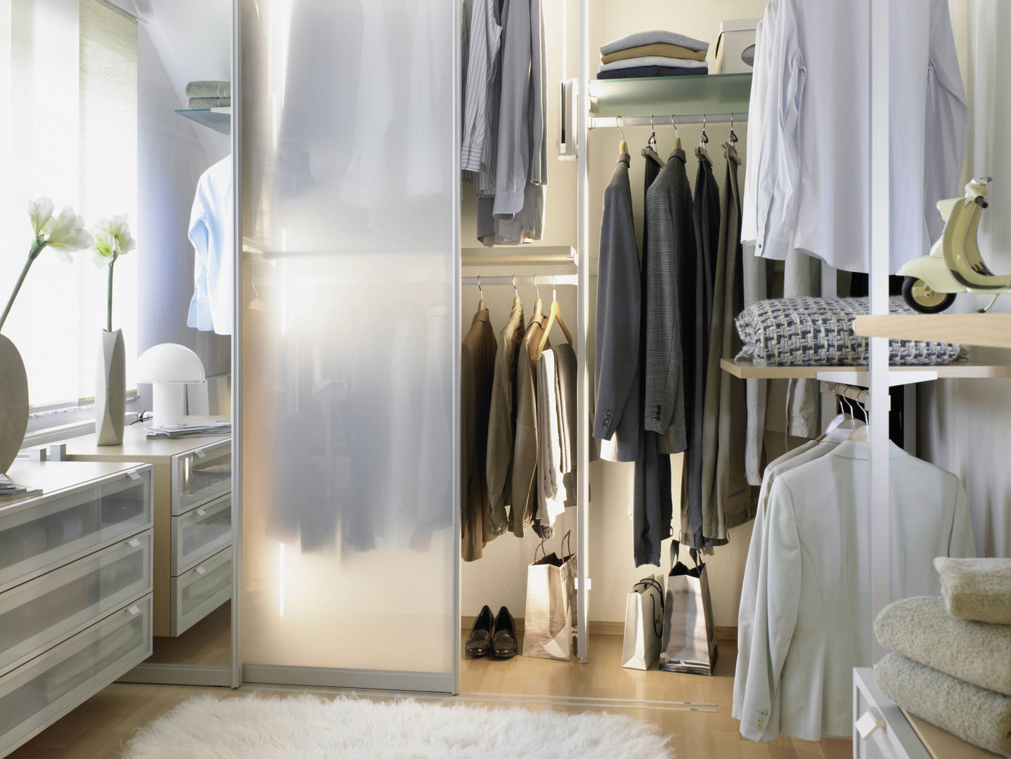 Преимущества и недостатки гардеробных комнат