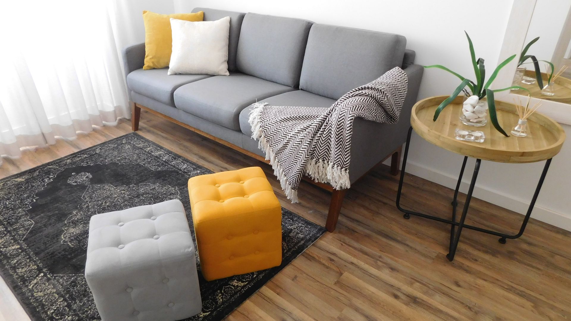 Projecto destinado a Alojamento Local, Cristina Oliveira - Consulting & Interior Design Cristina Oliveira - Consulting & Interior Design Scandinavische woonkamers Hout Hout Sofa's & fauteuils