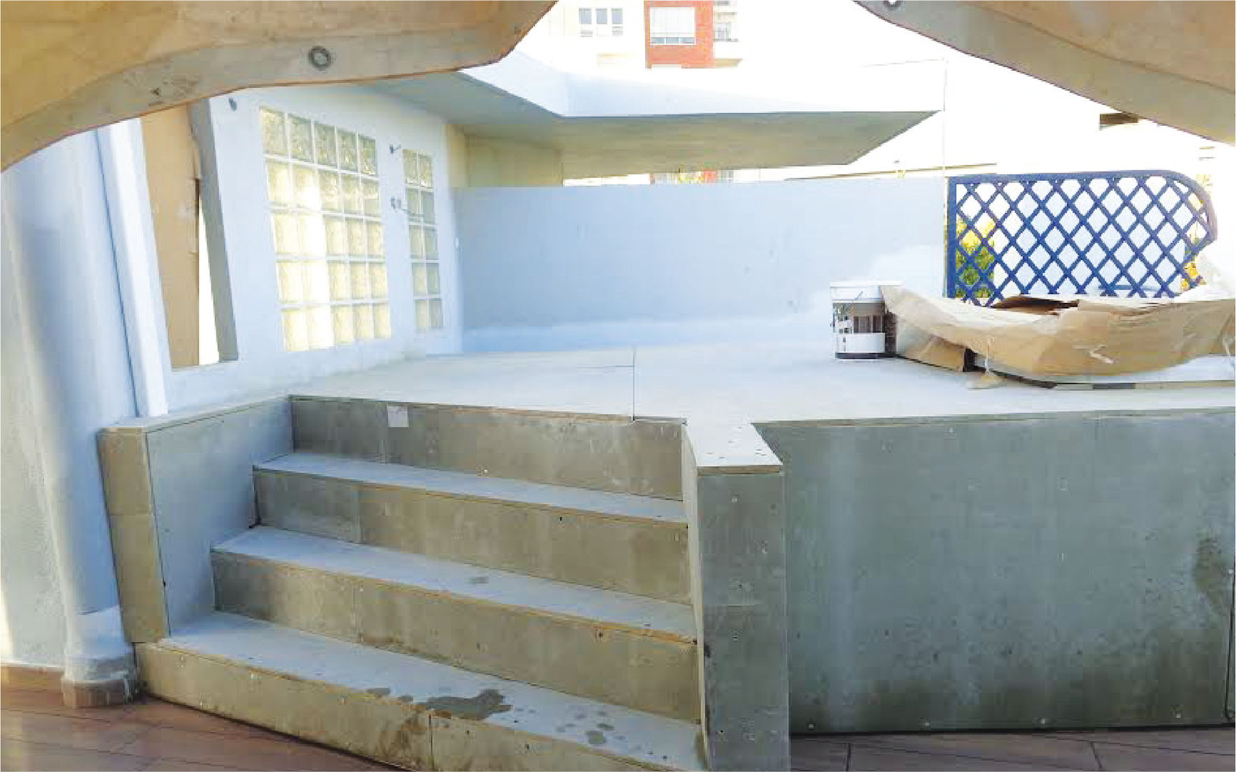 Residencial | Obra de remodelação de terraço Roof Piscinas modernas