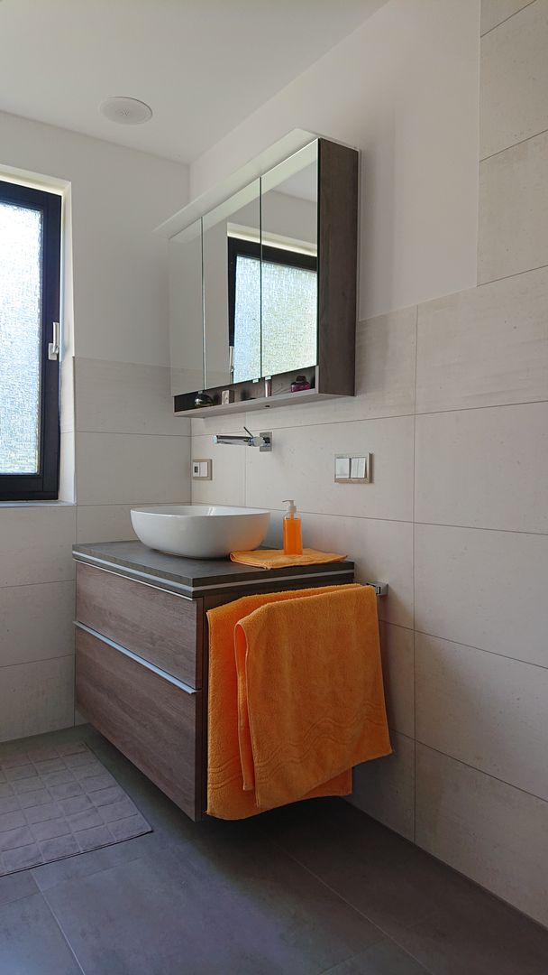 Minimalistisch, hochwertig, modern: kleiner Raum mit Relaxatmosphäre, Gebr. Hupfeld GmbH Gebr. Hupfeld GmbH Minimal style Bathroom