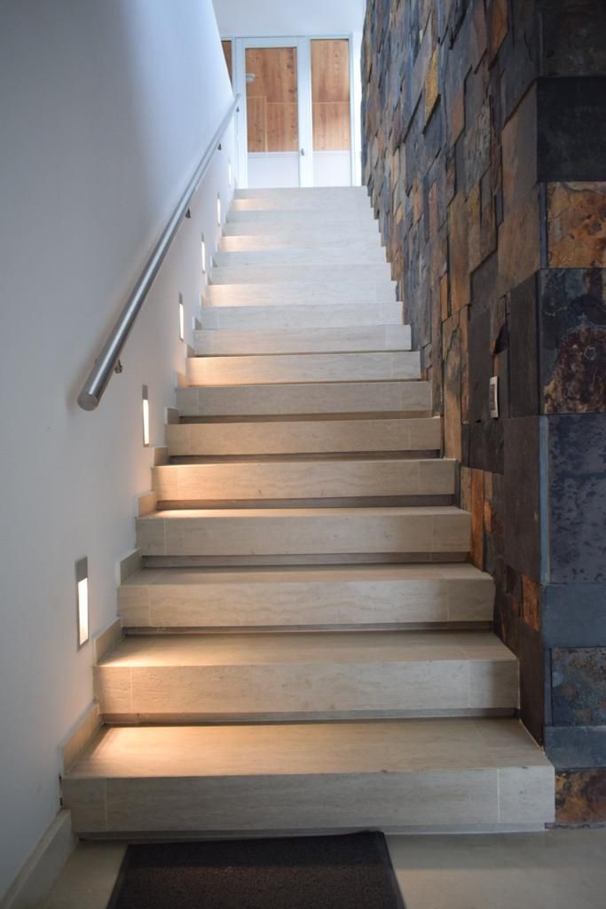 Casa 97A, TALLER 11 Arquitectos TALLER 11 Arquitectos Stairs Stone