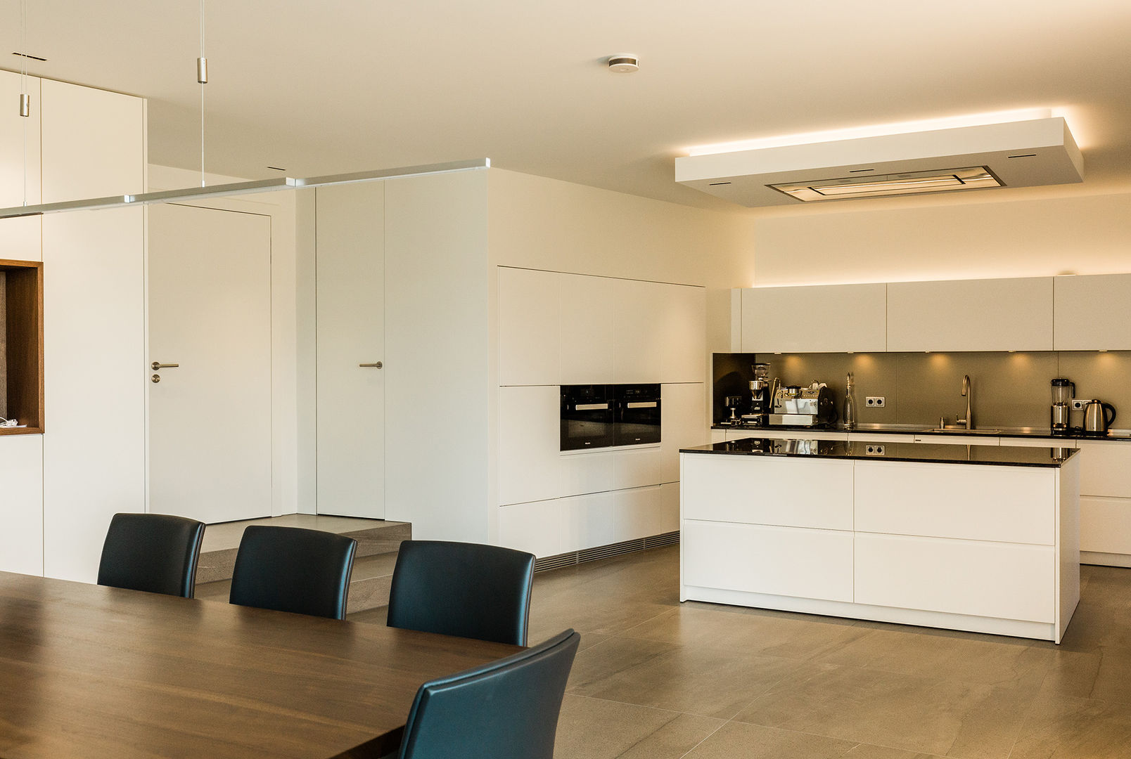 Modernes Einfamilienhaus mit Wow-Effekt, WSM ARCHITEKTEN WSM ARCHITEKTEN Built-in kitchens