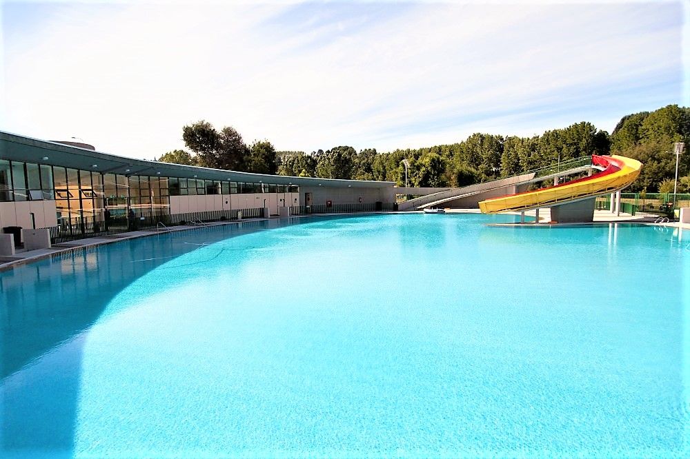 PISCINA PARQUE PLEISTOCENICO DE OSORNO, Brassea Mancilla Arquitectos, Santiago Brassea Mancilla Arquitectos, Santiago Ruang Komersial Beton Stadiums