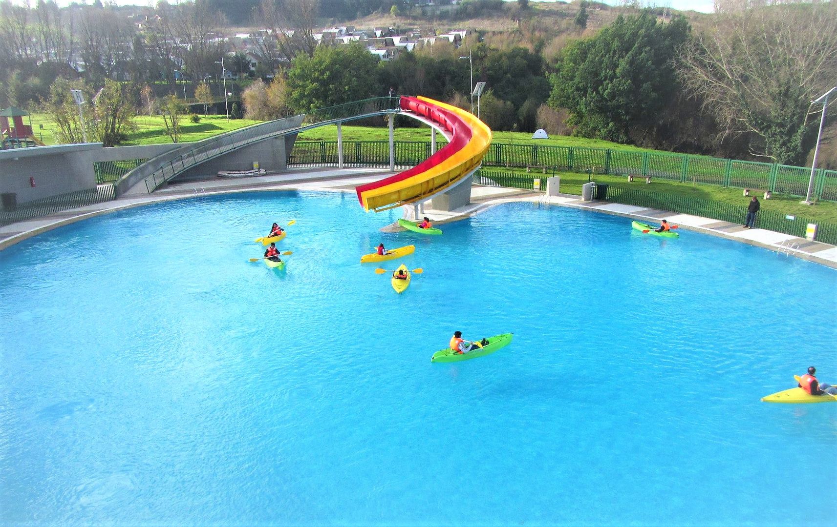 PISCINA PARQUE PLEISTOCENICO DE OSORNO, Brassea Mancilla Arquitectos, Santiago Brassea Mancilla Arquitectos, Santiago Bedrijfsruimten Beton Stadions