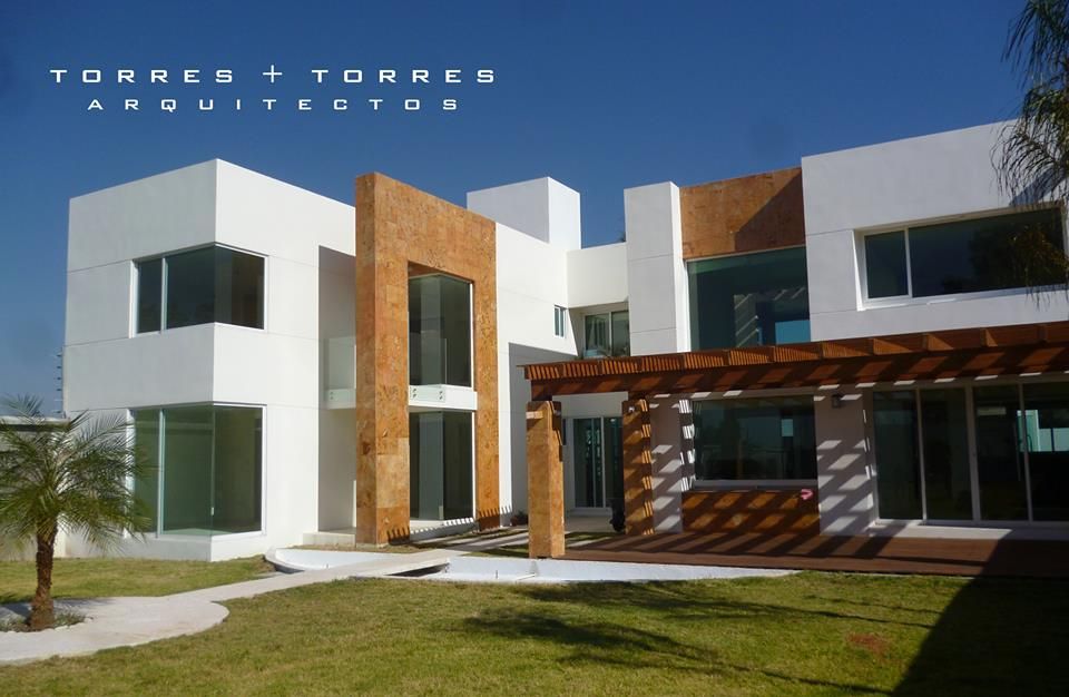 RESIDENCIAL XAXALA, TORRES+TORRES ARQUITECTOS TORRES+TORRES ARQUITECTOS Müstakil ev Mermer