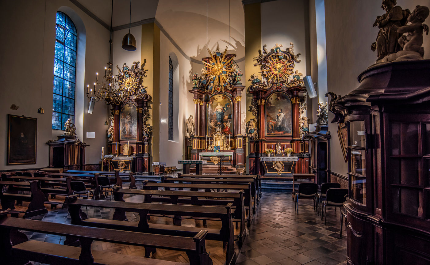 Beleuchtungskonzept einer Kirche, Moreno Licht mit Effekt - Lichtplaner Moreno Licht mit Effekt - Lichtplaner Commercial spaces Bảo tàng