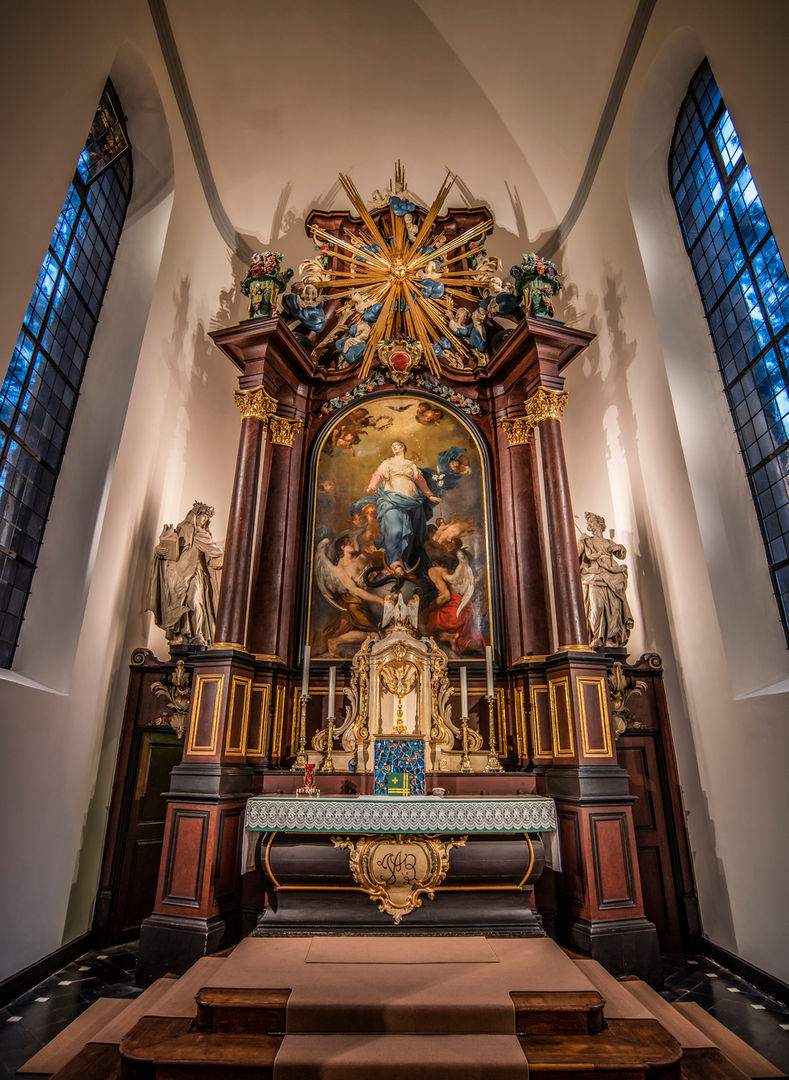 Beleuchtungskonzept einer Kirche, Moreno Licht mit Effekt - Lichtplaner Moreno Licht mit Effekt - Lichtplaner مساحات تجارية متاحف