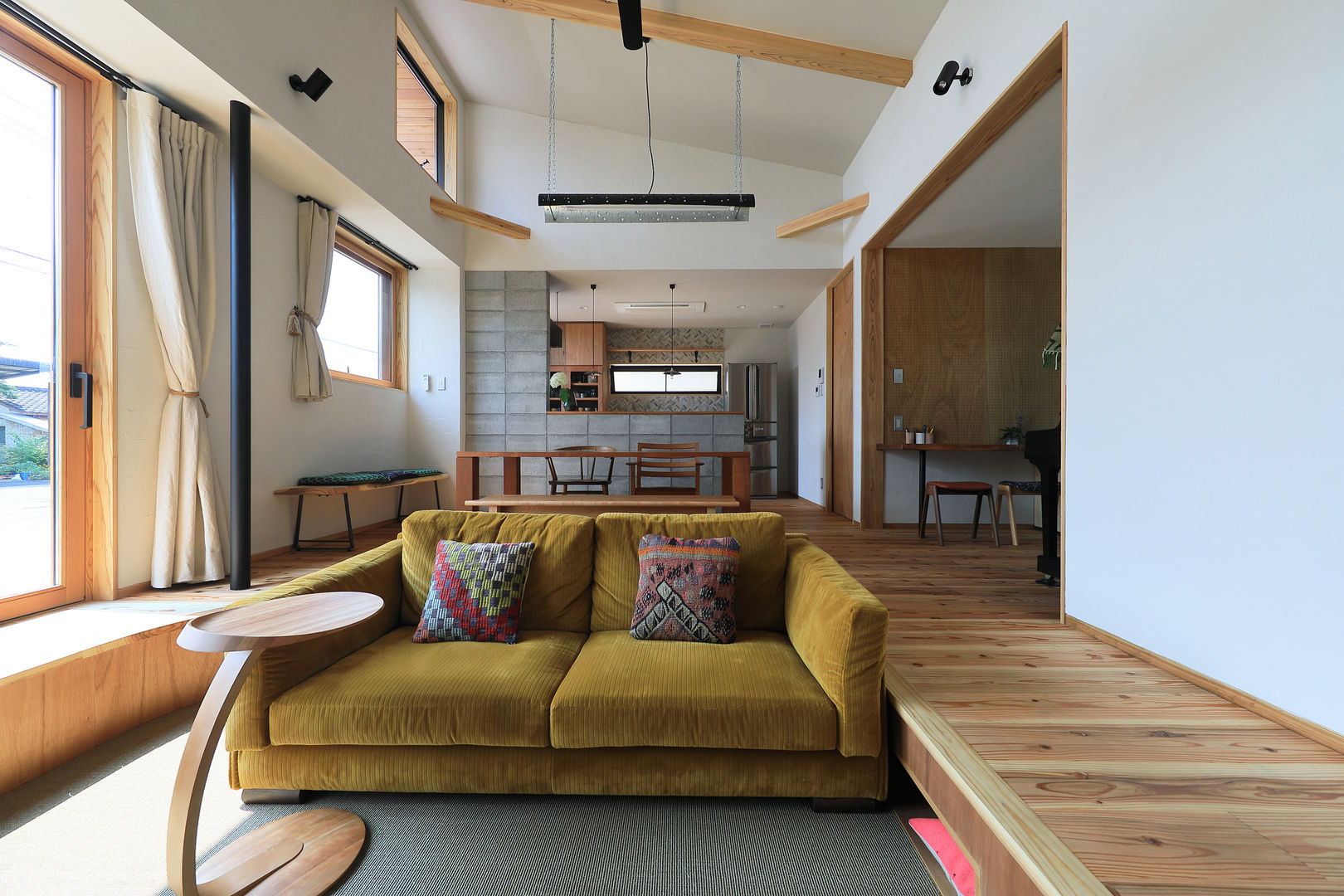 甲斐元町の家～遊び心のある家～, ㈱ライフ建築設計事務所 ㈱ライフ建築設計事務所 Modern living room Wood Wood effect
