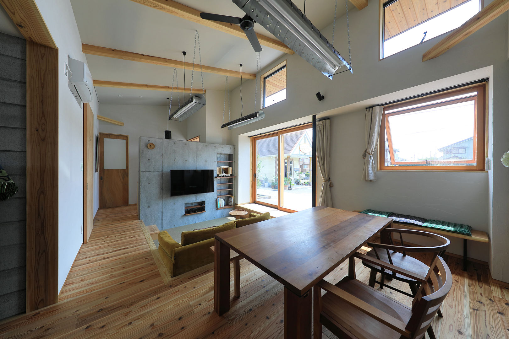 甲斐元町の家～遊び心のある家～, ㈱ライフ建築設計事務所 ㈱ライフ建築設計事務所 Salon moderne
