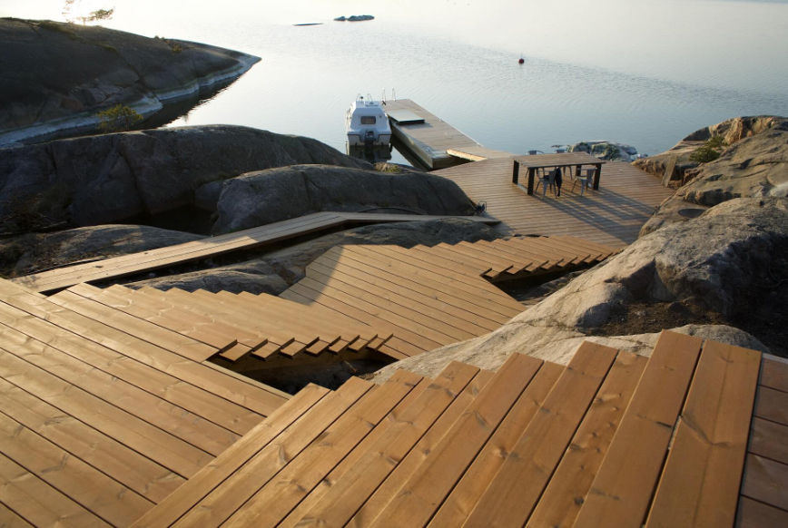 Pavimento da esterno in legno THERMOWOOD - Progetto O in Finlandia ONLYWOOD Pavimento Legno massello Variopinto pavimento,esterno,decking,legno,thermowood,stabile,duraturo,cappa cucina,outdoor,mare